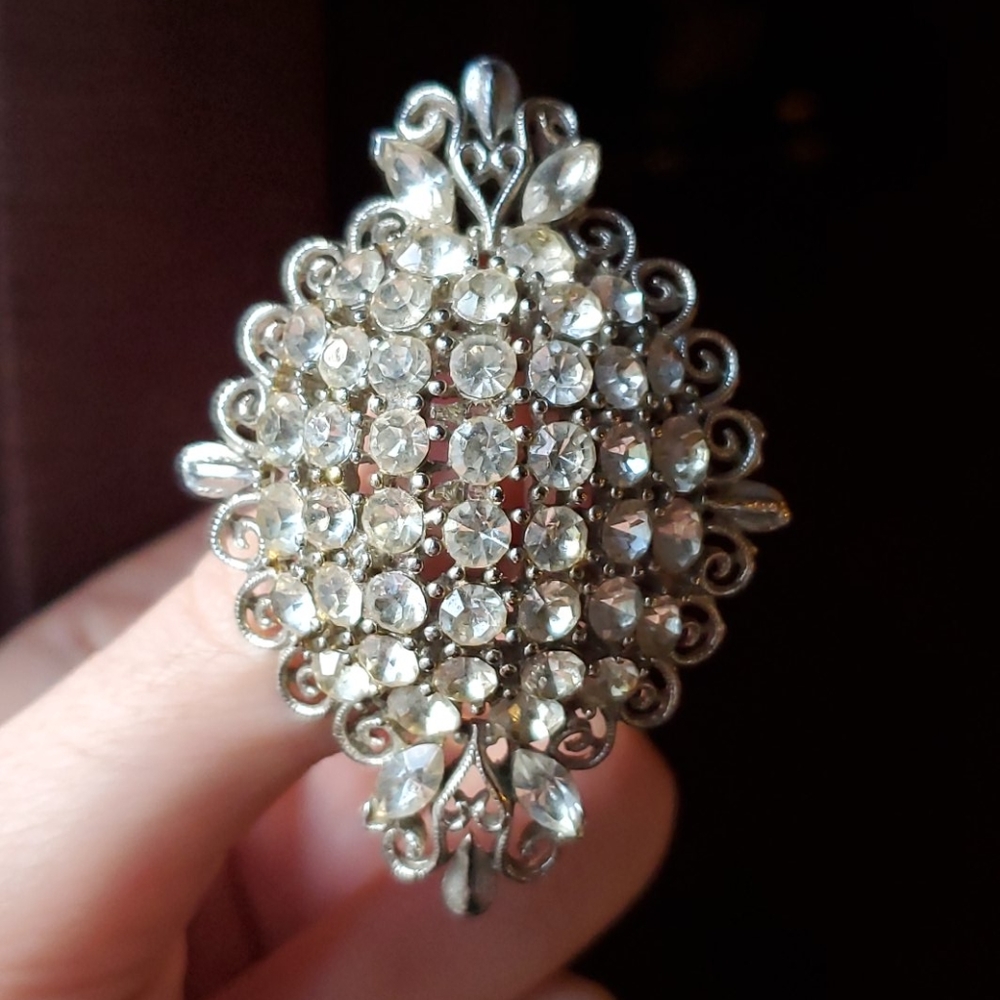 Vintage rhinestone silver tone brooch - pineapple